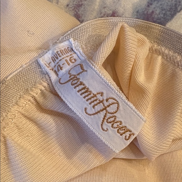 Two Vintage Lace Cream Trim Half Slips - Formfit Rogers & Undercover Wear - Picture 4 of 16